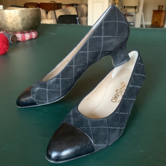 Salvatore Ferragamo Matelasse Navy Blue Quilted Suede Cap Toe Low Heel Pump 7.5 - Picture 8 of 16